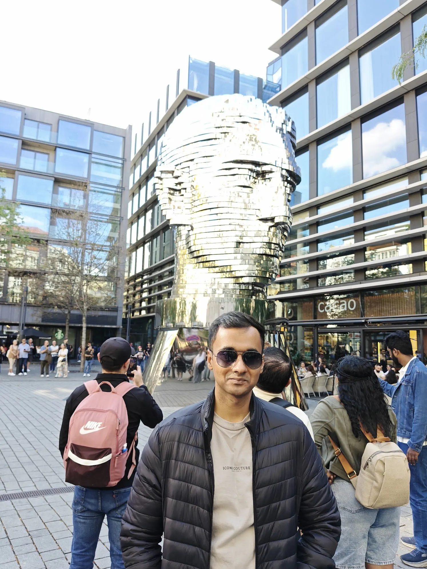 The rotating head of Franz Kafka!